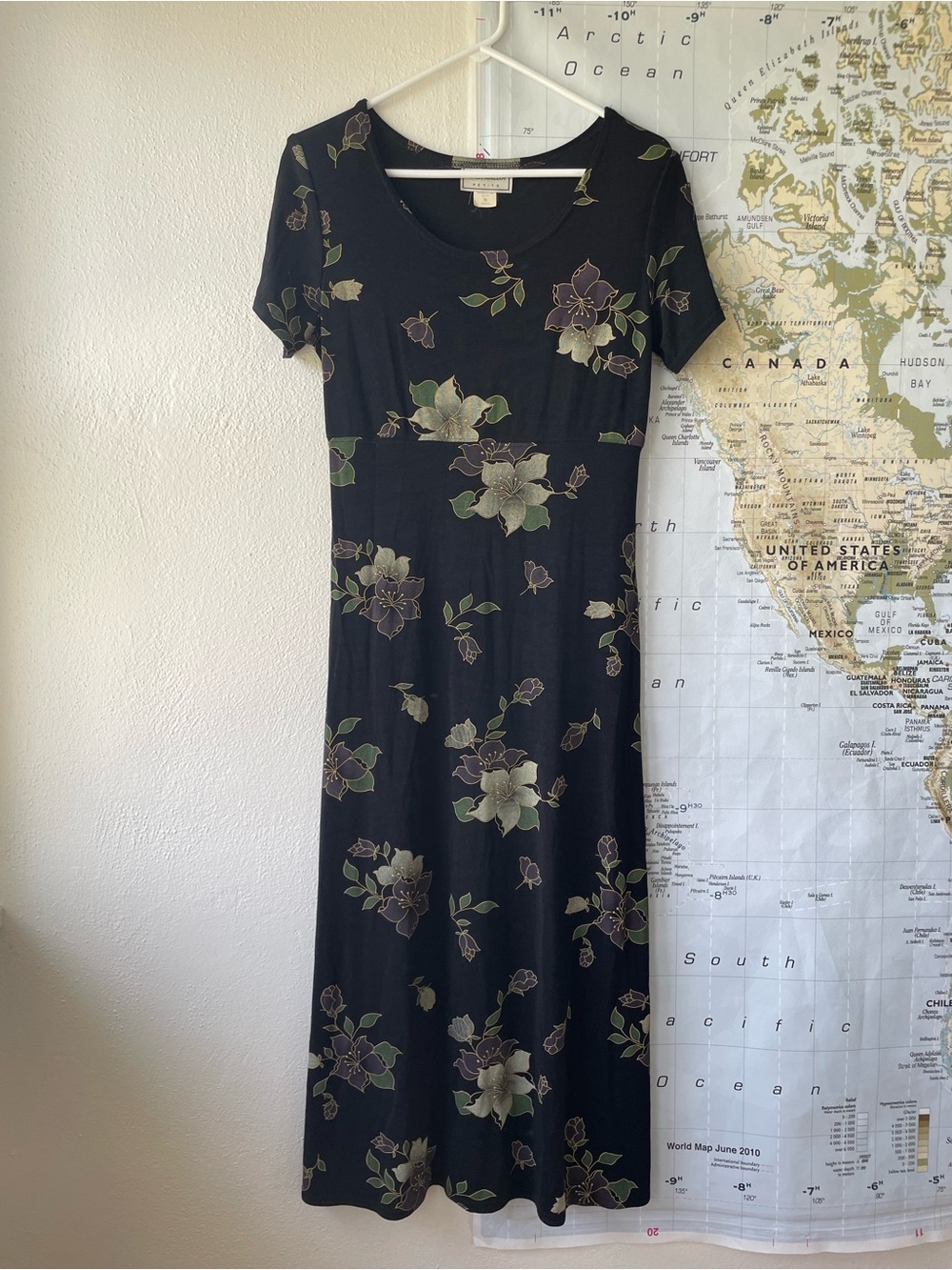 Vintage Molly Malloy Petite Maxi Black Floral short sleeve dress